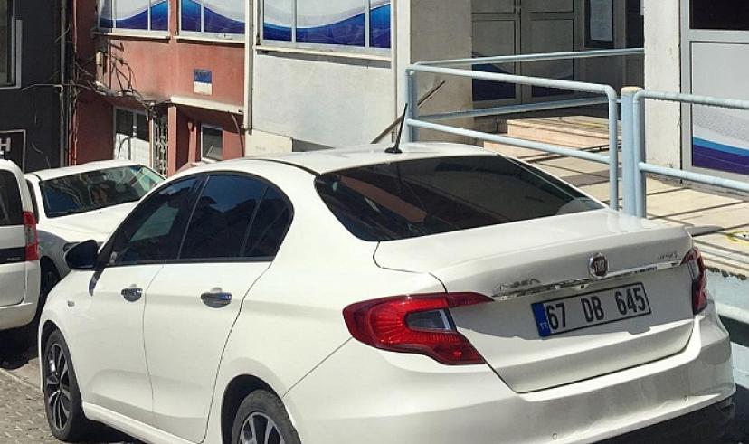 ÇİÇEĞİ BURNUNDA MÜDÜRDEN TAKDİRE ŞAYAN  DAVRANIŞ 