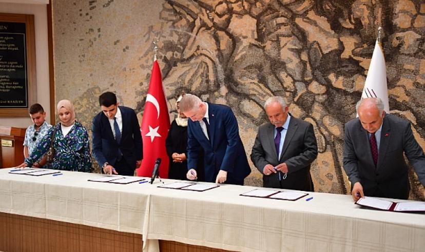 “Cumhuriyetin 100. Yılında 100 Hayırsever” 