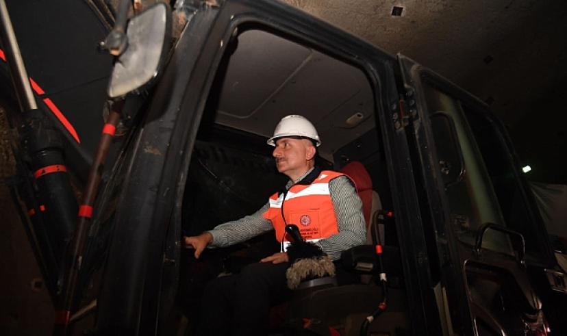 Sayın Adil Karaismailoğlu, Akçatepe Tüneli Işık Görme Töreni'ne katıldı.