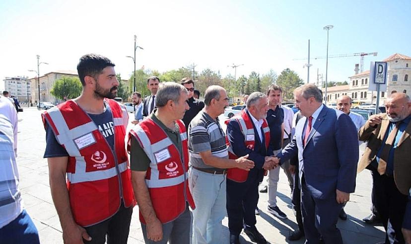 Mustafa Destici, Sivas'ta üye standını ziyaret etti .