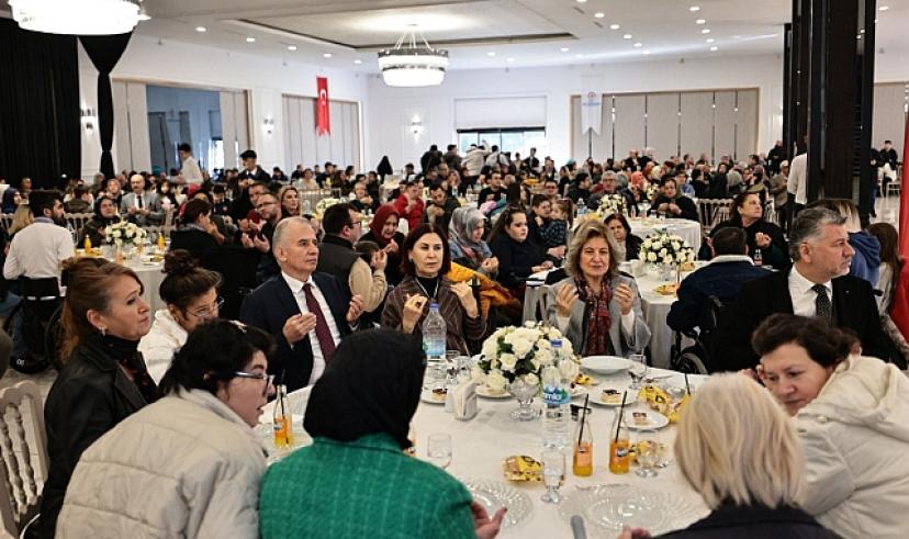 ''Bizim için çok değerlisiniz''