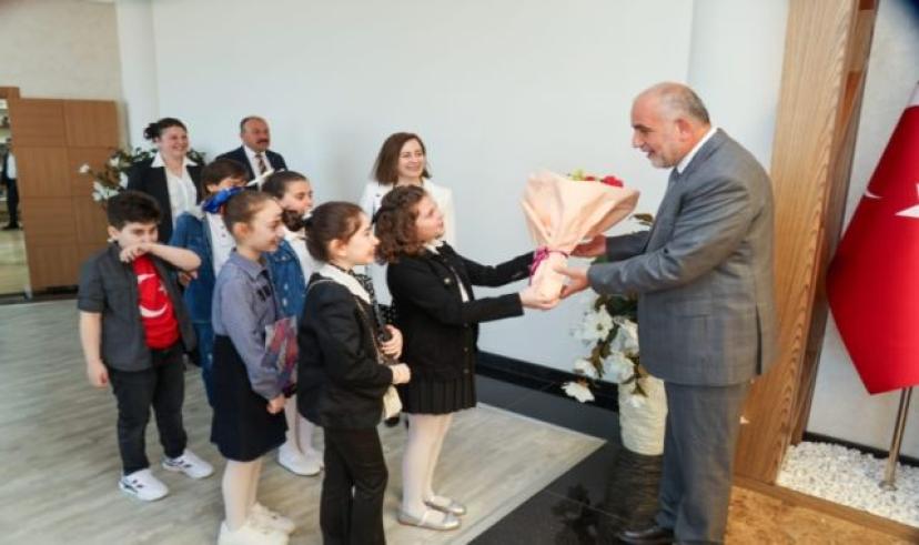 Başkan İbrahim Sandıkçı’dan Miniklere Hediye
