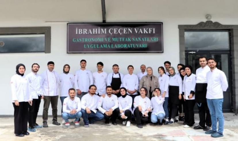 Ağrı’da Gastronomi Öğrencilerine Kıdemli Şeften uygulamalı eğitim