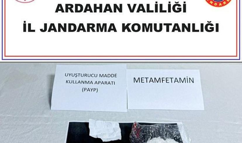 Ardahan’da uyuşturucu satışı yapan 4 zanlı tutuklandı