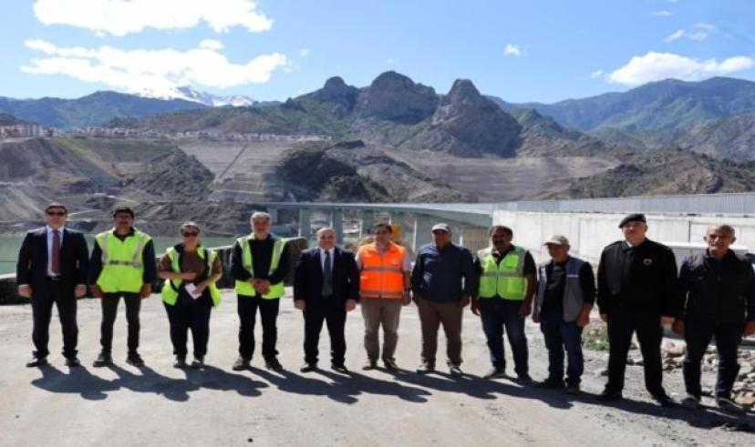 Artvin Valisi Ünsal, Yusufeli Merkez Viyadüğü’nde incelemede bulundu