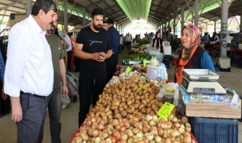 Başkan Yıldız, Üretici ve Köylü Pazarını Gezdi