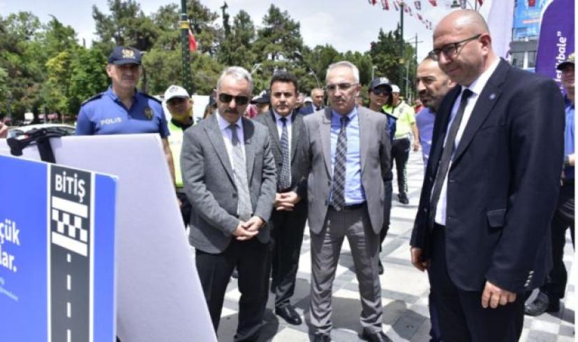 Burdur’da Öğrenciler güvenliğe afişlerle katkı sağlıyor