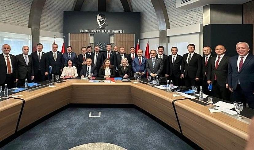 CHP’li başkanlardan Genel Başkan Özel’e brifing
