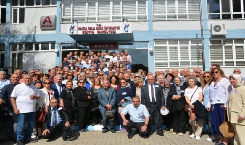 Demirci İlköğretmen Okulu’nun mezunları buluştu