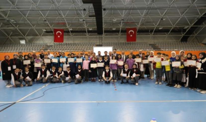 “Dinin Direği Namaz” temalı bilgi yarışması düzenlendi.