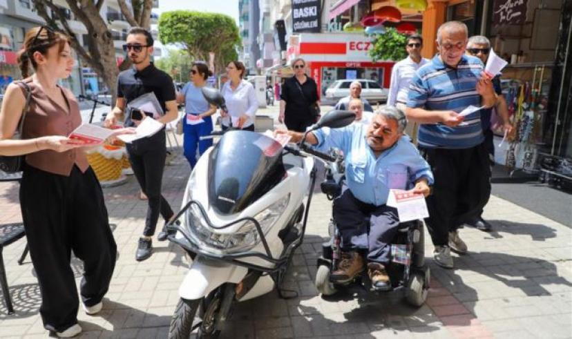 Engelsiz trafik için farkındalık broşürleri dağıtıldı