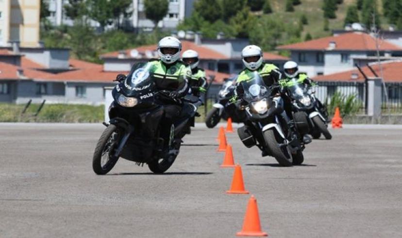 Eskişehir’de trafik polislerine güvenli sürüş eğitimi