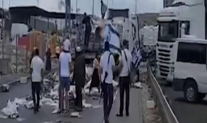 Filistin’e gelen yardımlar yola döküldü