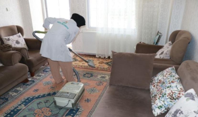 Haliliye Belediyesi haneleri dip bucak temizliyor