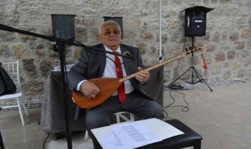 Hapis yattığı cezaevinin avlusunda türküleri söyledi