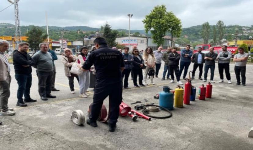 İtfaiye, öğretmenlere yangın eğitimi kursu veriyor