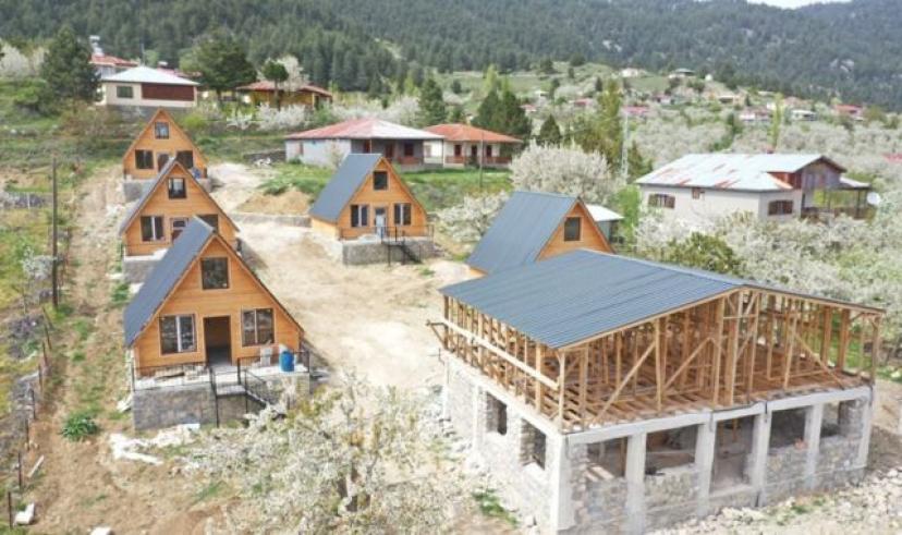 Kahramanmaraş’ta üç kız kardeş memleketlerine tatil köyü kurdu
