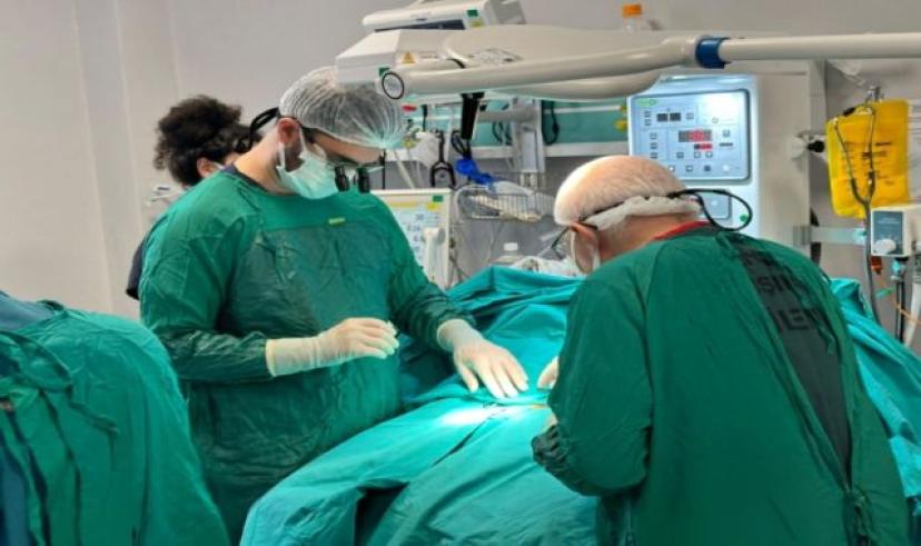 Kalp hastası ikiz bebekler için İstanbul’dan özel ekip geldi