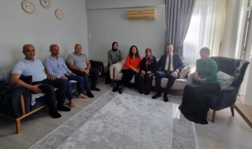 Kaymakam Ürkmezer, Şehit Mustafa Özdemir’in ailesini ziyaret etti