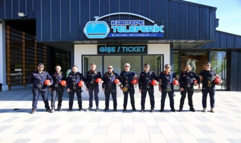 Kocaeli Büyükşehir İtfaiyesinden teleferikte nefes kesen tatbikat