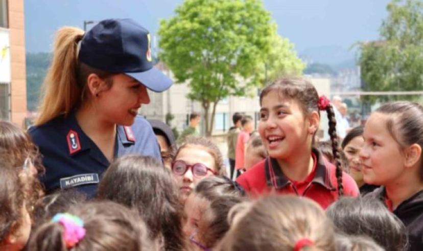 Minikler Jandarma Ekipleriyle eğlenceli vakit geçirdi