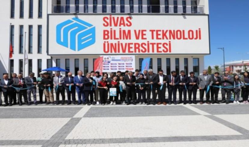 SBTÜ’de 2024 Üniversite Tanıtım Fuarı düzenlendi