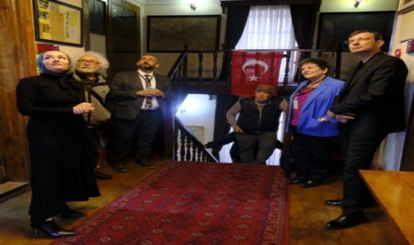 Ünlü Yönetmenler Sivas’ta El Yazması Eserlere Hayran Kaldı