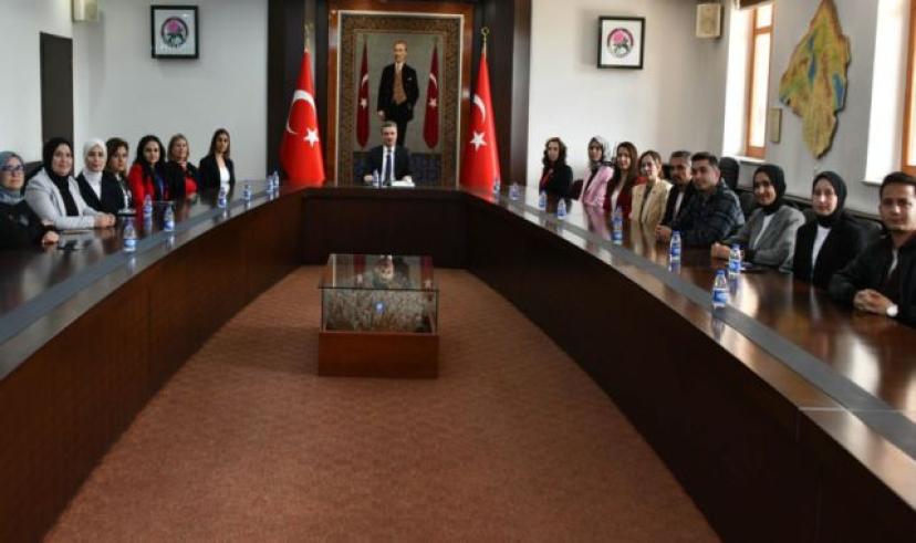 Vali Baruş hemşirelerin gününü kutladı