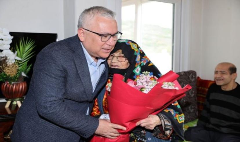 Vali Şimşek, Gülsüm Anneyi ziyaret etti