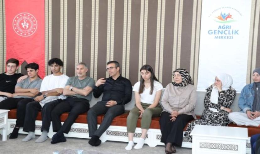 Ağrı’da YKS öğrencilerine çiğ köfte etkinliği