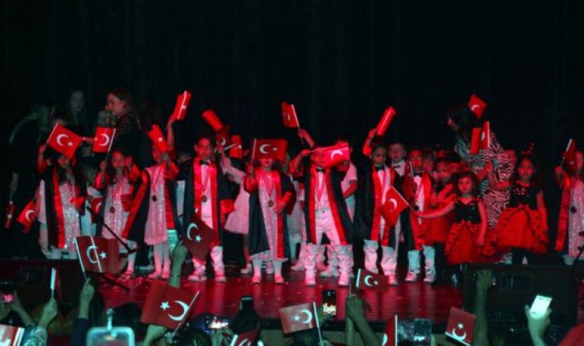 Ankara Büyükşehir Belediyesi Beypazarı Çocuk Etkinlik Merkezi yılsonu gösterisi