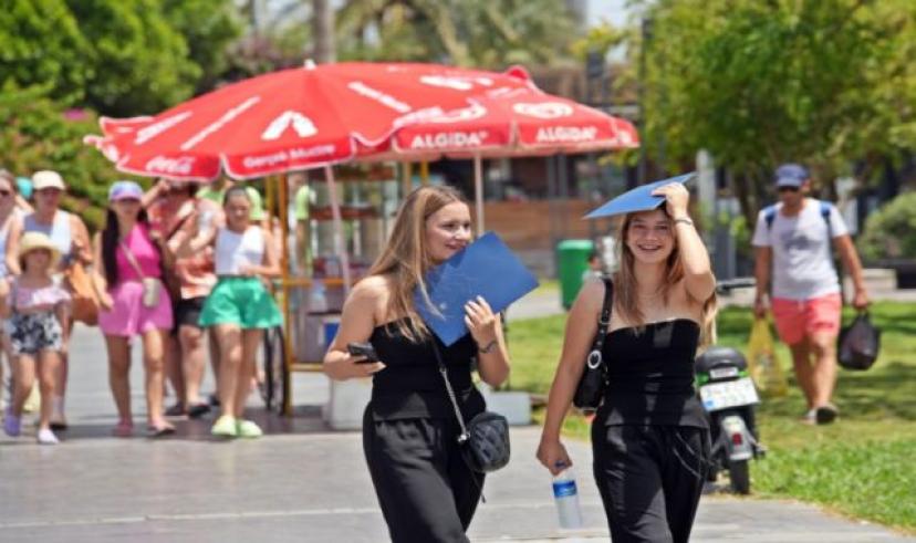 Antalya’da termometreler 43 dereceyi gösterdi