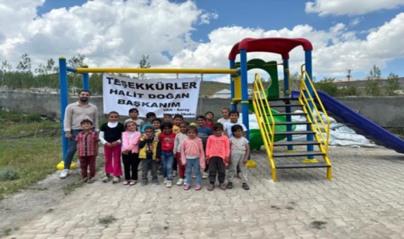 Başkan Halit Doğan Van’daki çocukları sevindirdi