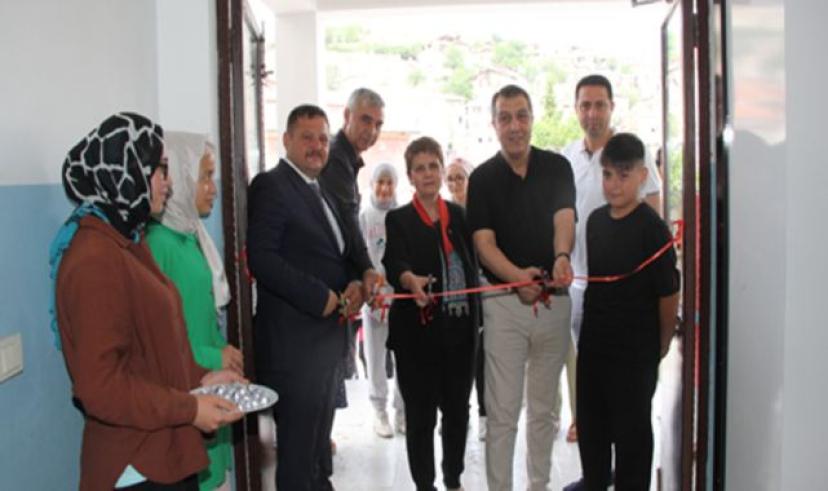 Beypazarı Ortaokulu’nun yıl sonu sergisi açıldı
