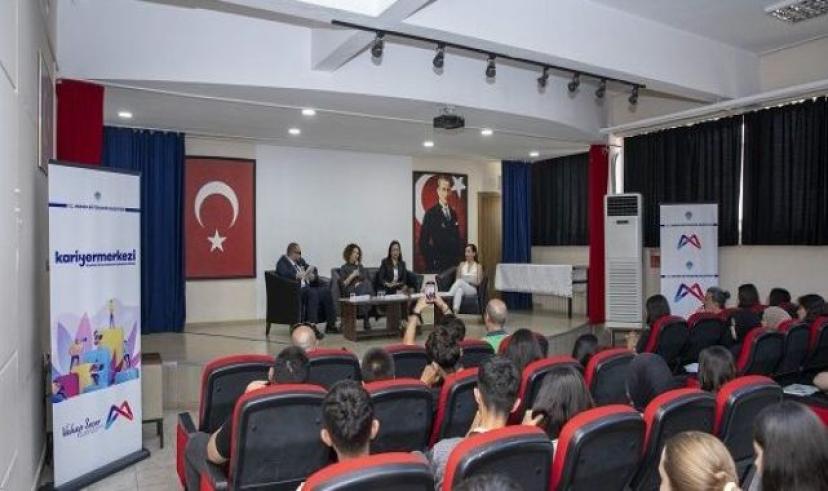 Büyükşehir öğrencilere meslek seçiminde yol gösteriyor