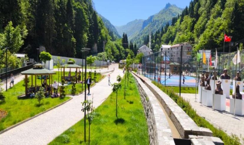 Doğanın koynundaki Şalpazarı Millet Bahçesi büyülüyor