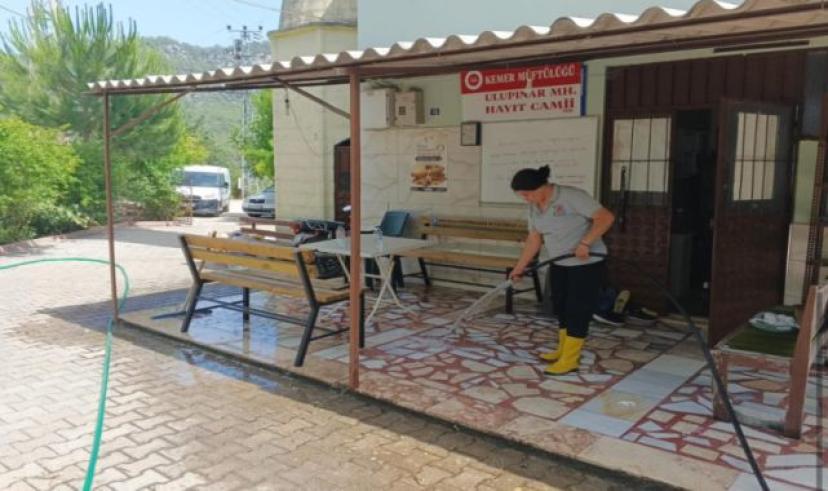 Kurban Bayramı öncesi camilerde temizlik