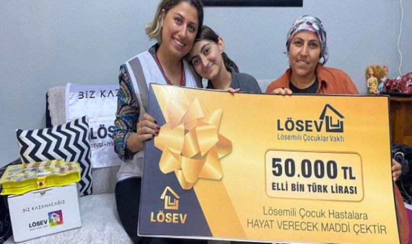 LÖSEV’den 50 bin liralık yardım çeki