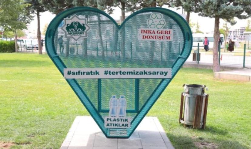 Aksaray Belediyesi pet şişe toplama kafesleri kente estetik, doğaya saygı kazandırıyor