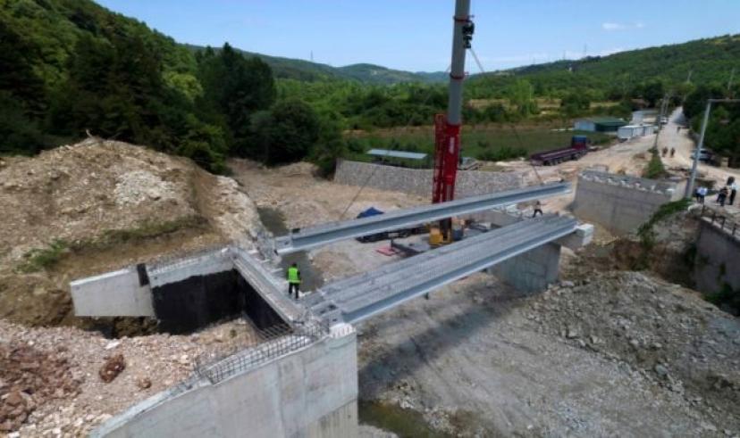 Duraklı-Alihocalar Köprüsü’nde kiriş montajı