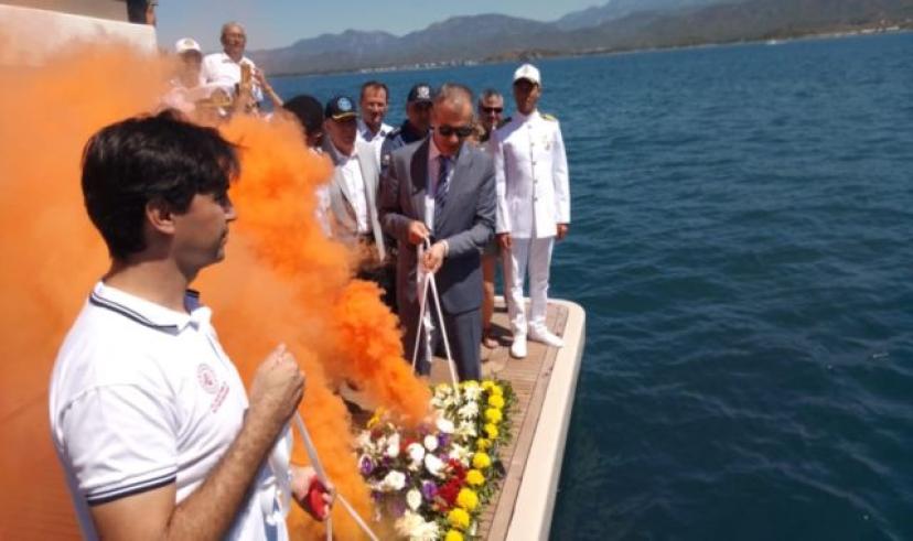 Kabotaj Bayramında denize çelenk bırakıldı