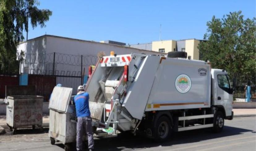 MERSİN TOROSLAR’DA ÇÖP KONTEYNERLERİ YERİNDE YIKANIYOR