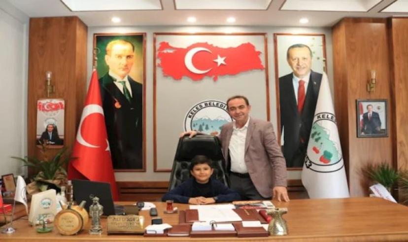 5. Sınıf öğrencisi Ege, bir günlüğüne belediye başkanı oldu