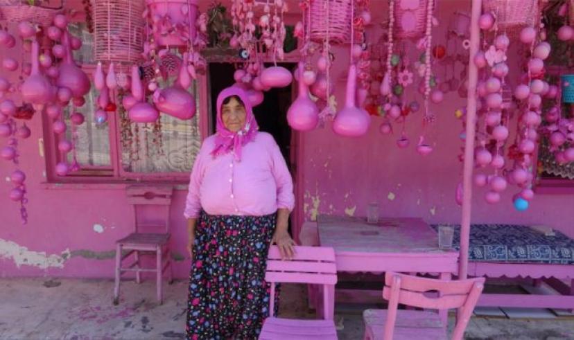 75 yaşındaki Sakine teyzenin ‘pembe’ hayatı