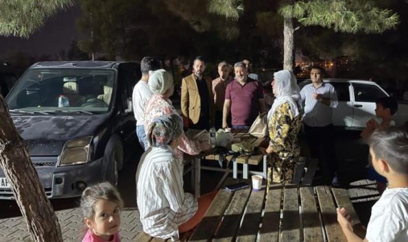 AK Parti Diyarbakır İl Başkanı M. Raşit Ocak hastalar ve yakınlarıyla buluştu