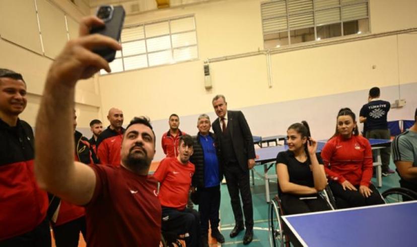 Bak: Gurur dolu yolculuğun parçası olan sporcularımıza başarılar diliyorum