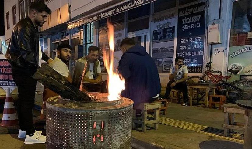 Batı sıcaktan kavruluyor onlar soba yakıp ısınıyor