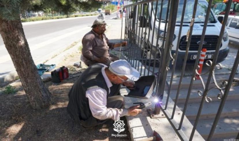 Beypazarı Belediyesi’nden demir korkuluk çalışması