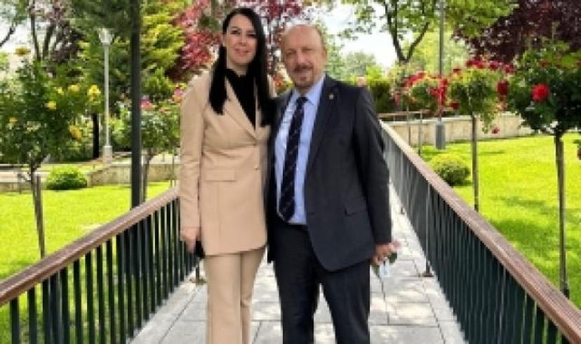 Hüseyin ve Deniz Özbakır çiftinden 30 Ağustos Zafer Bayramı mesajı