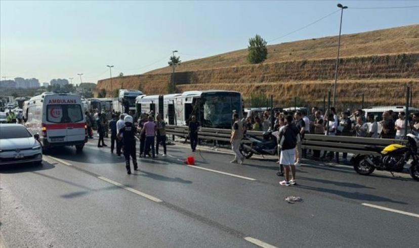 İstanbul’da metrobüs kazası: Yaralılar var, seferler durdu